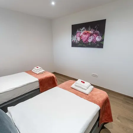 Golden Oasis Free Private Parking Apartment Ljubljana Exterior photo